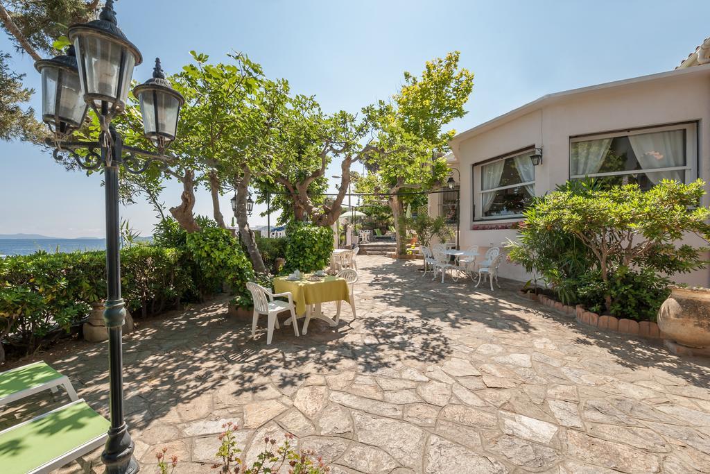 Hôtel Astria Le Lavandou Exterior foto